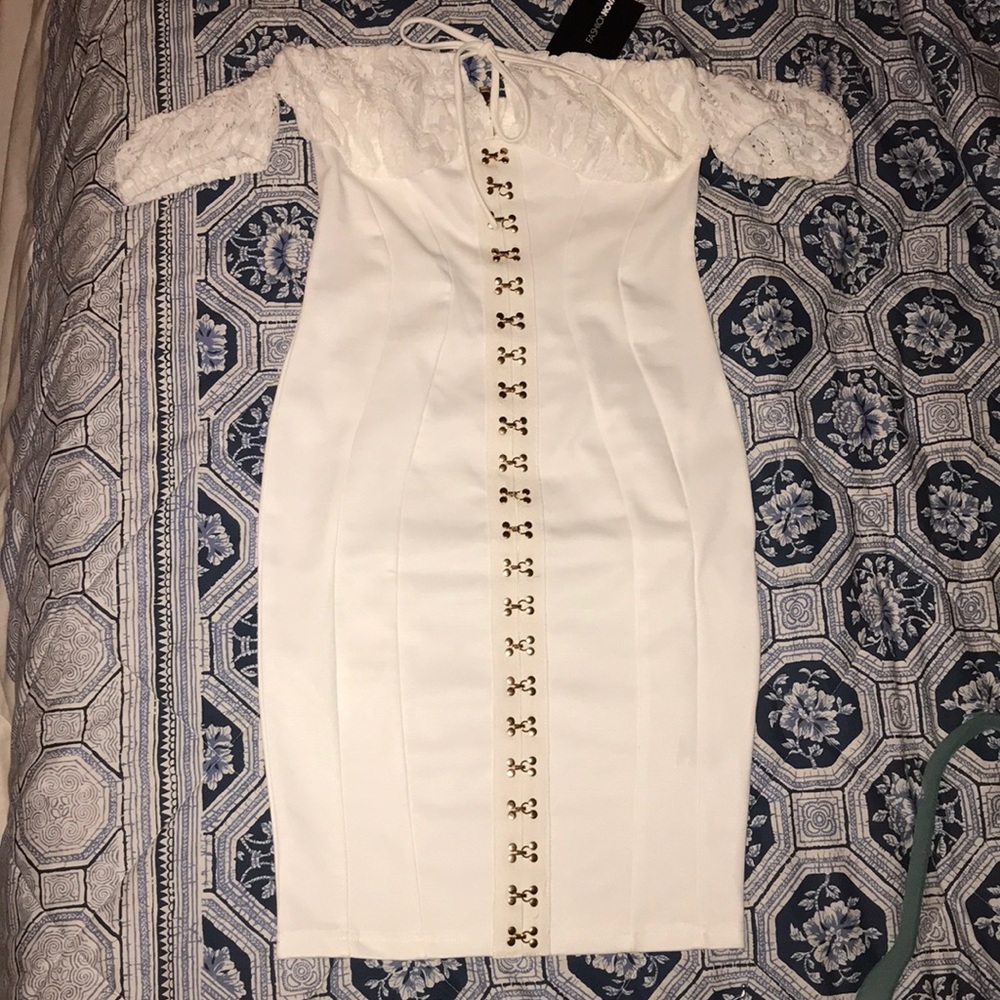 SIZE SMALL OFF SHOULDER MINI DRESS